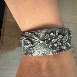 Vintage handstruck metal bangle bracelet